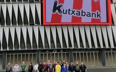 Eragintzako futbito taldeak Athletic Clubeko museoa bisitatu du