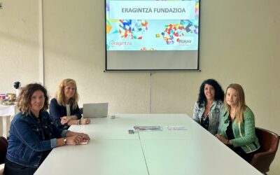 Txurdinagako Eguneko Ospitaleko profesionalek Eragintzako Zentro Okupazionalak bisitatu dituzte